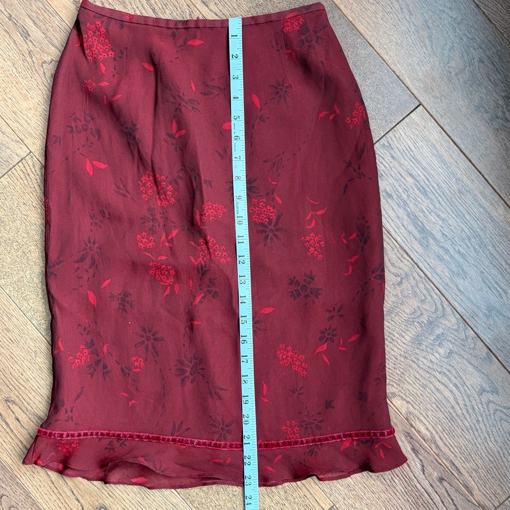Chic Burgundy Floral Pencil Skirt - Picture 3 of 3